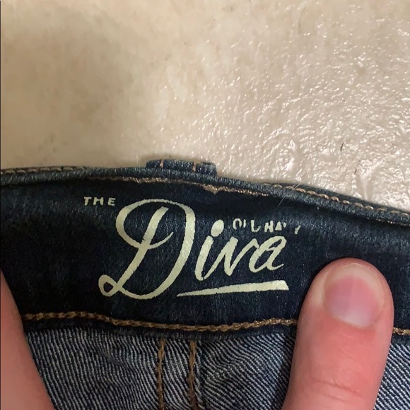 Old navy Diva Capris - Picture 2 of 3